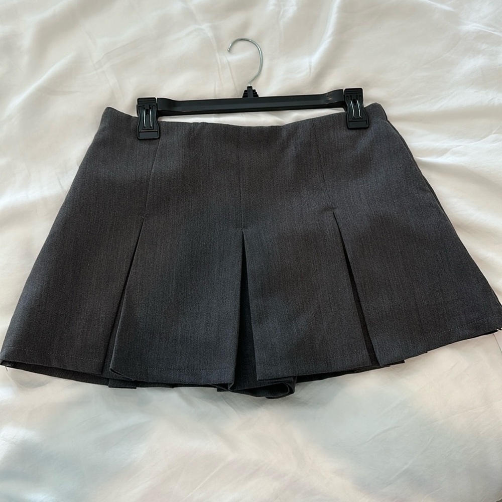Pleated skirt grey